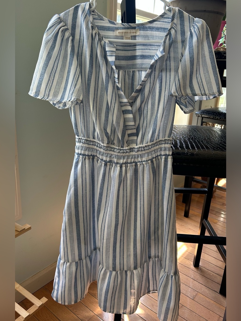 Monteau Los Angeles Spring V neck short sleeve white and blue striped dress